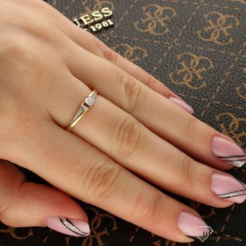 Złoty pierścionek z Diamentami  Skrzące Diamenty  585 DIAMENT BPI 2848.jpg